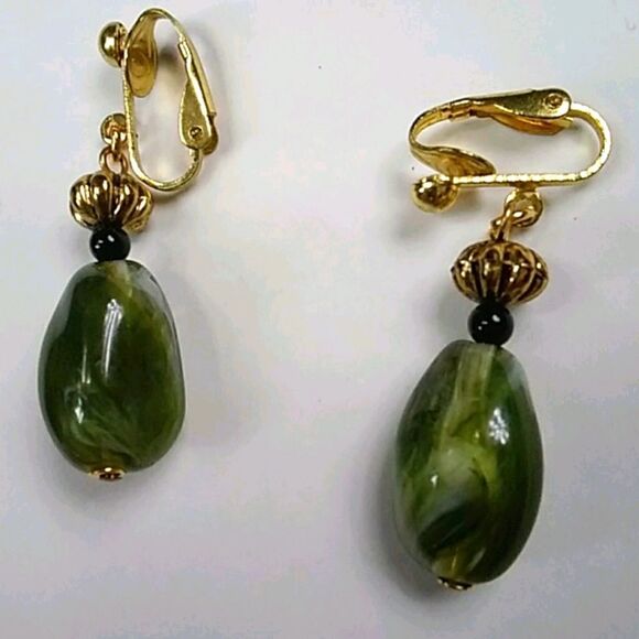 Vintage Earrings Clip - Picture 5 of 6